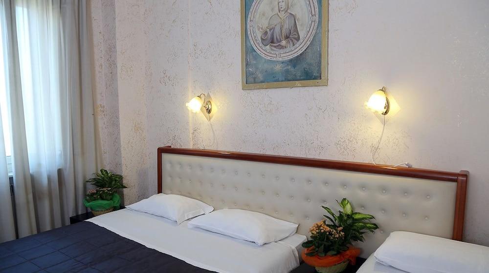 Roma Room Hotel エクステリア 写真