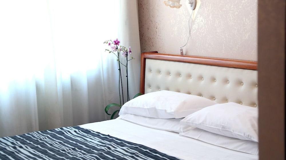Roma Room Hotel エクステリア 写真