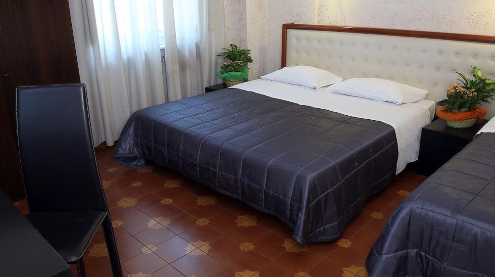 Roma Room Hotel エクステリア 写真