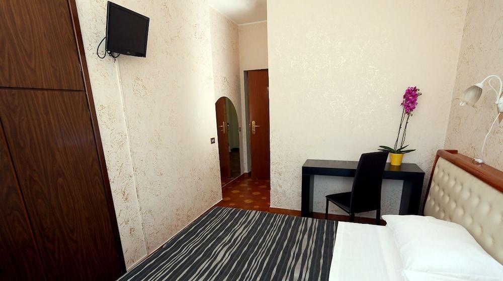 Roma Room Hotel エクステリア 写真