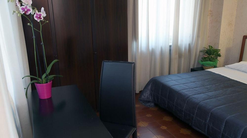 Roma Room Hotel エクステリア 写真