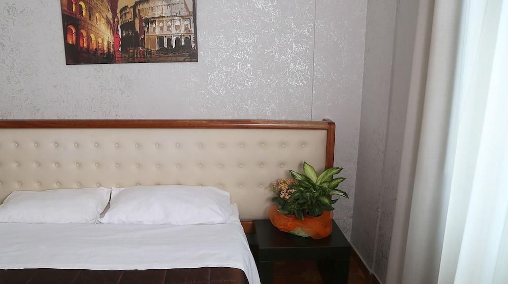 Roma Room Hotel エクステリア 写真